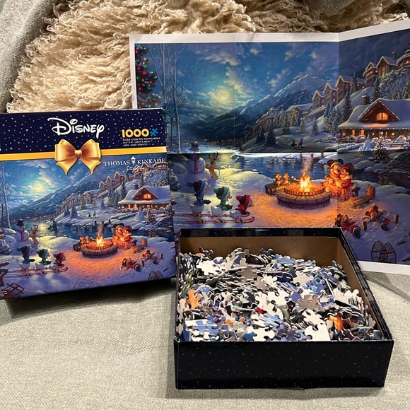 Thomas Kinkade Holiday Disney Mickey & Minnie Christmas Lodge puzzle - Picture 3 of 3